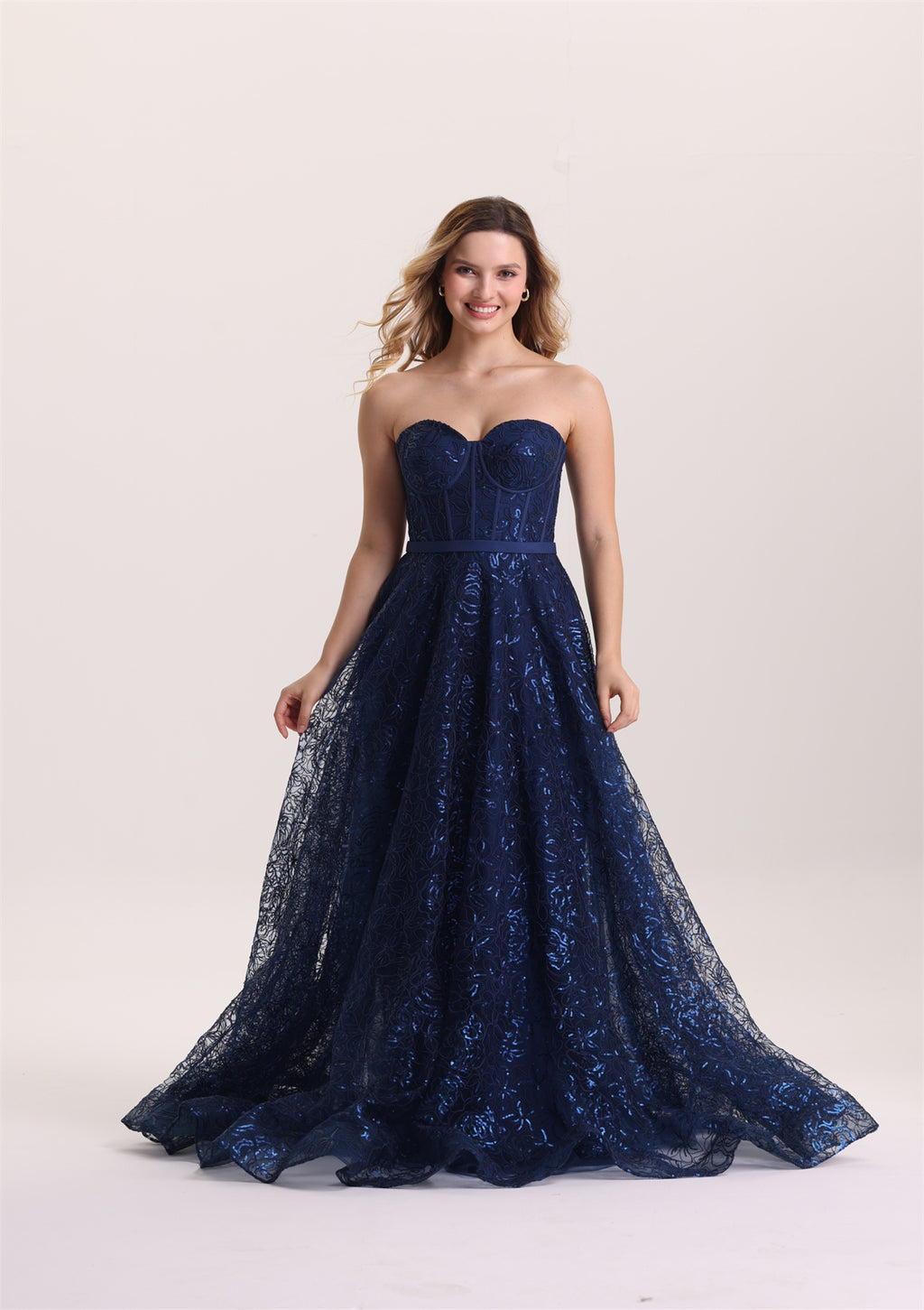 Elegant Sweetheart Sequin Appliques Tulle Evening Dress