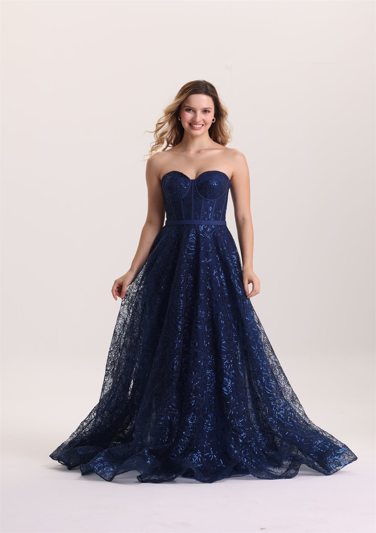 Elegant Sweetheart Sequin Appliques Tulle Evening Dress