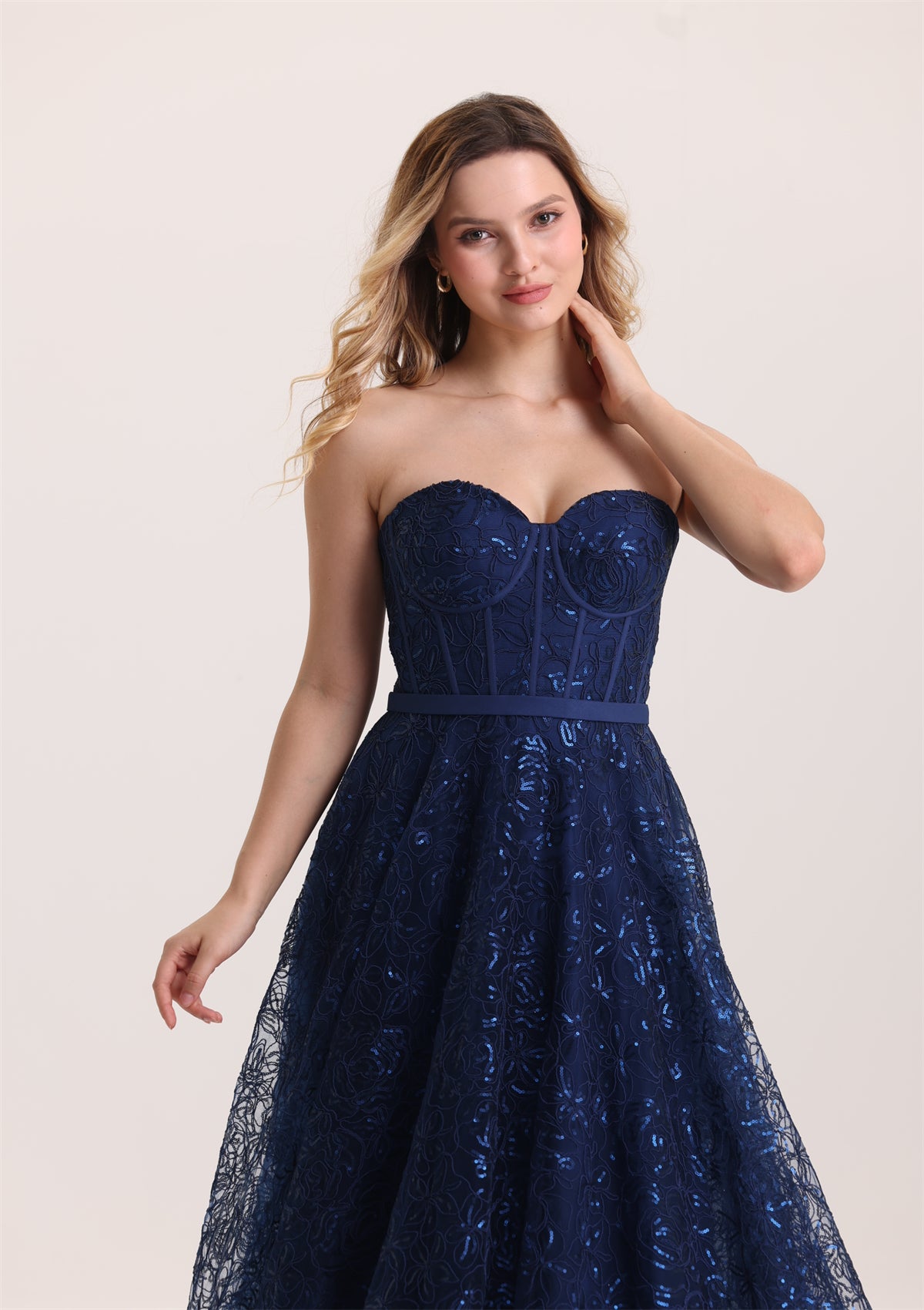 Elegant Sweetheart Sequin Appliques Tulle Evening Dress