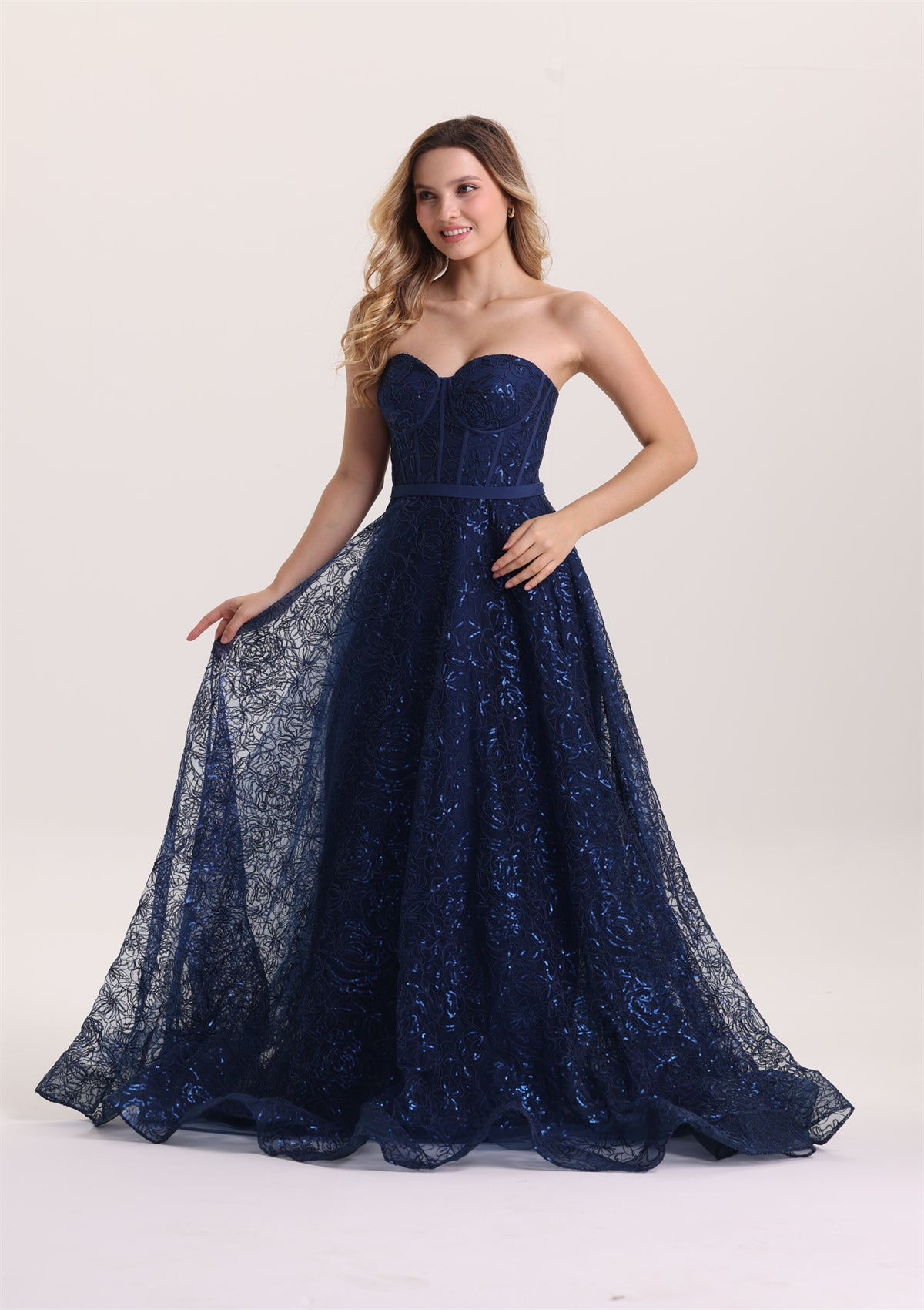 Elegant Sweetheart Sequin Appliques Tulle Evening Dress