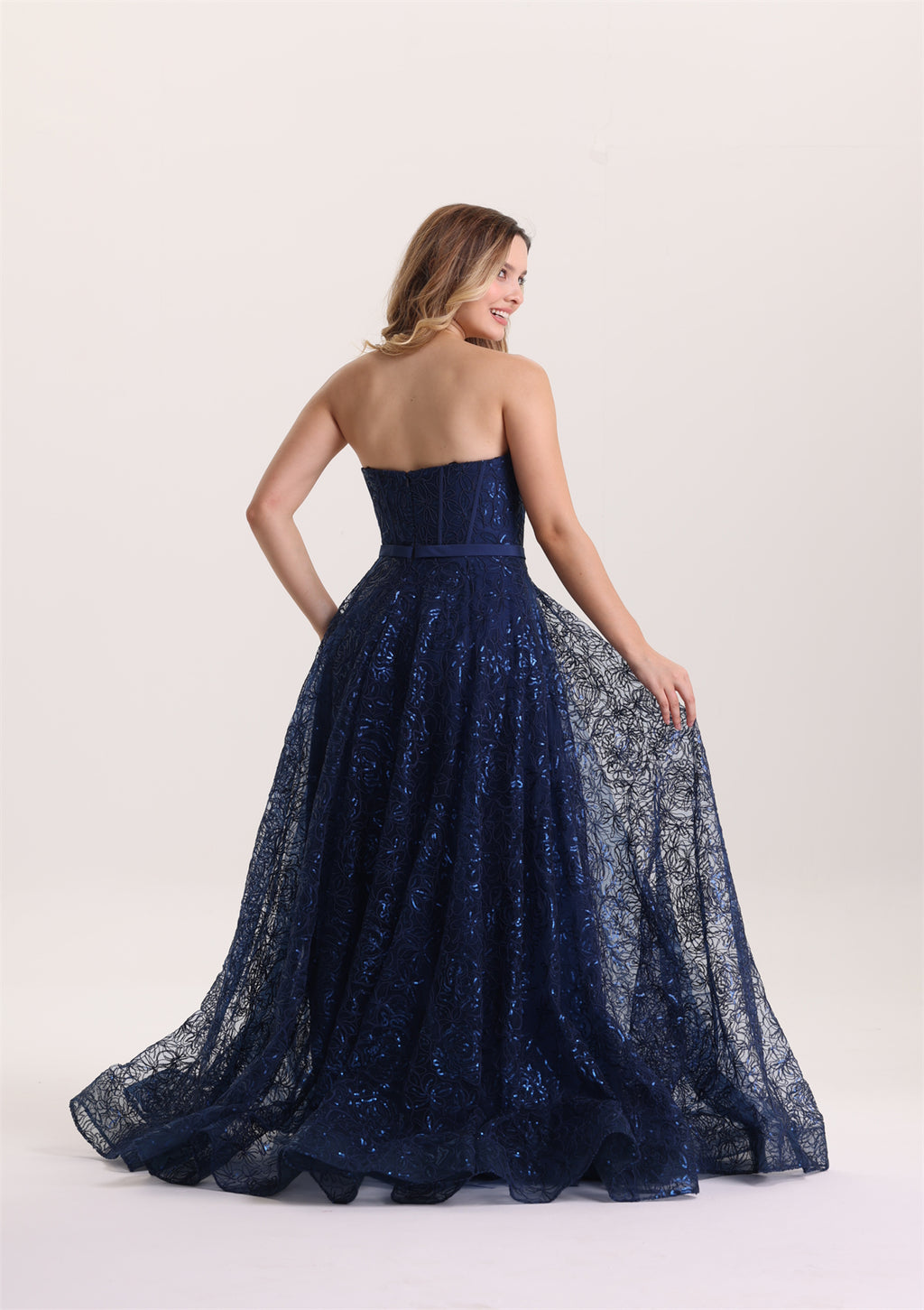 Elegant Sweetheart Sequin Appliques Tulle Evening Dress