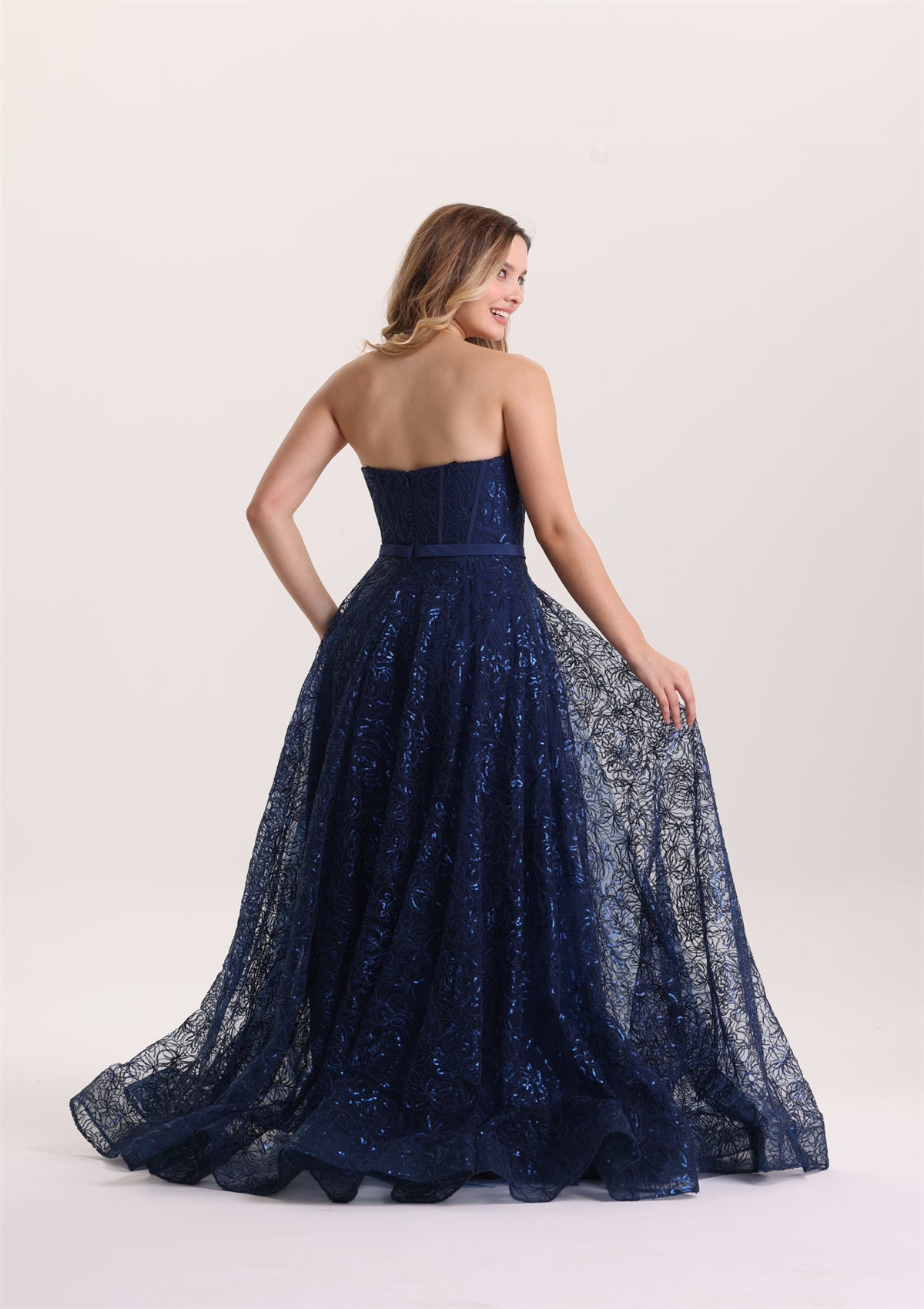 Elegant Sweetheart Sequin Appliques Tulle Evening Dress